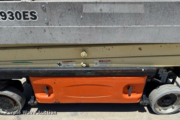 image for item DX5675 2012 JLG 1930ES scissor lift