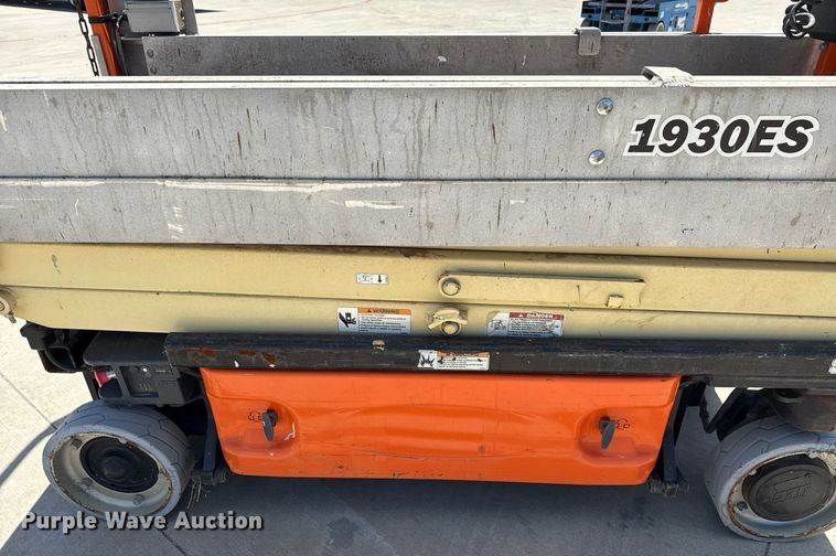 image for item DX5675 2012 JLG 1930ES scissor lift