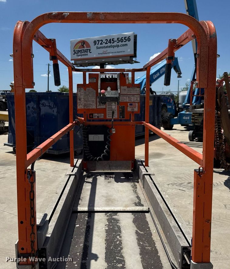 image for item DX5675 2012 JLG 1930ES scissor lift