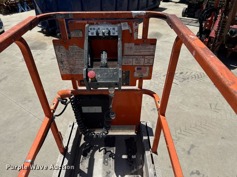 image for item DX5675 2012 JLG 1930ES scissor lift