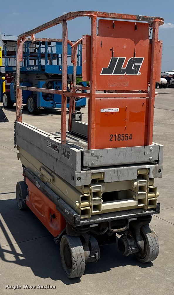 image for item DX5676 2013 JLG 1930ES scissor lift