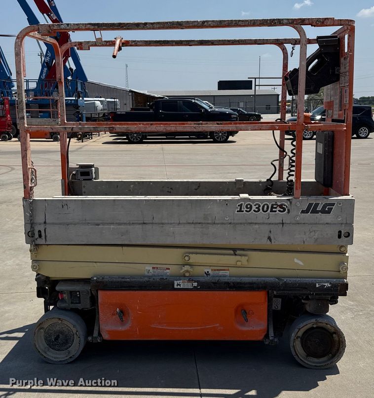 image for item DX5676 2013 JLG 1930ES scissor lift