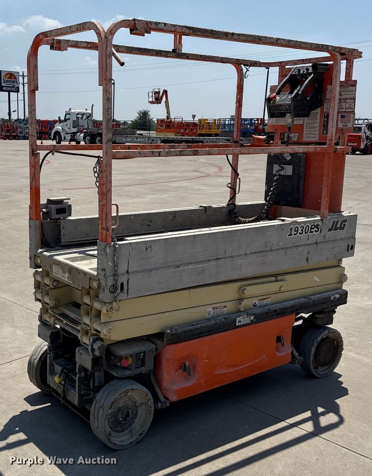 image for item DX5676 2013 JLG 1930ES scissor lift