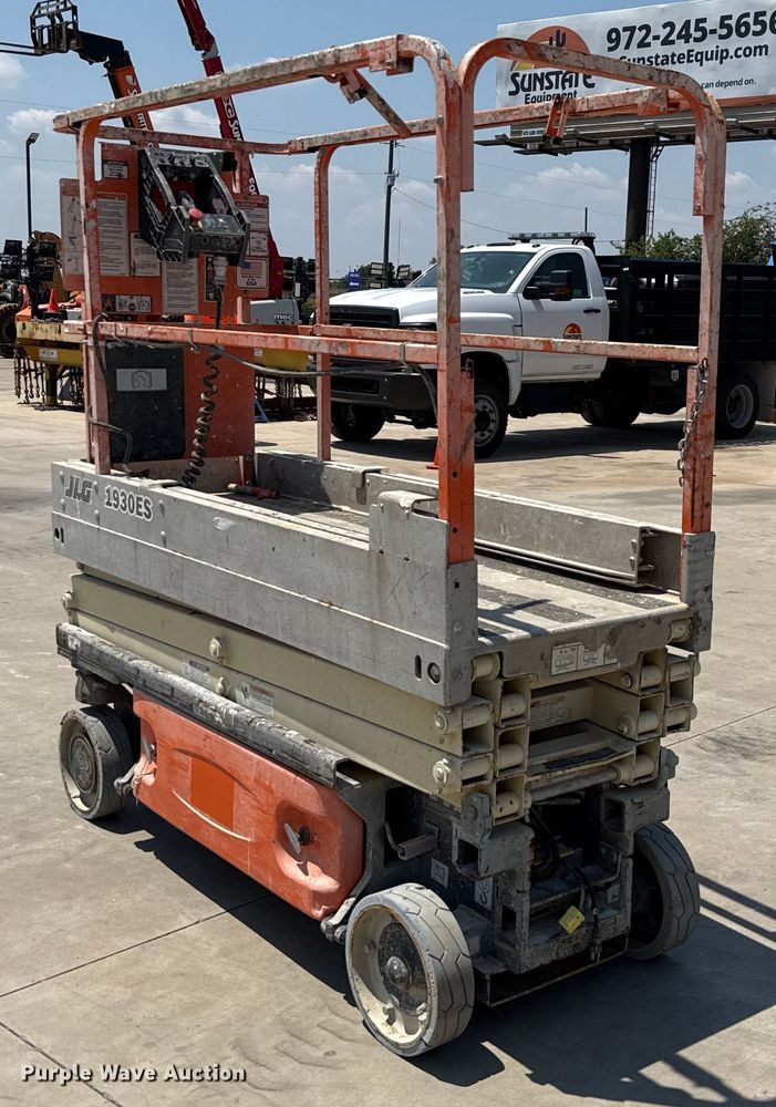 image for item DX5676 2013 JLG 1930ES scissor lift