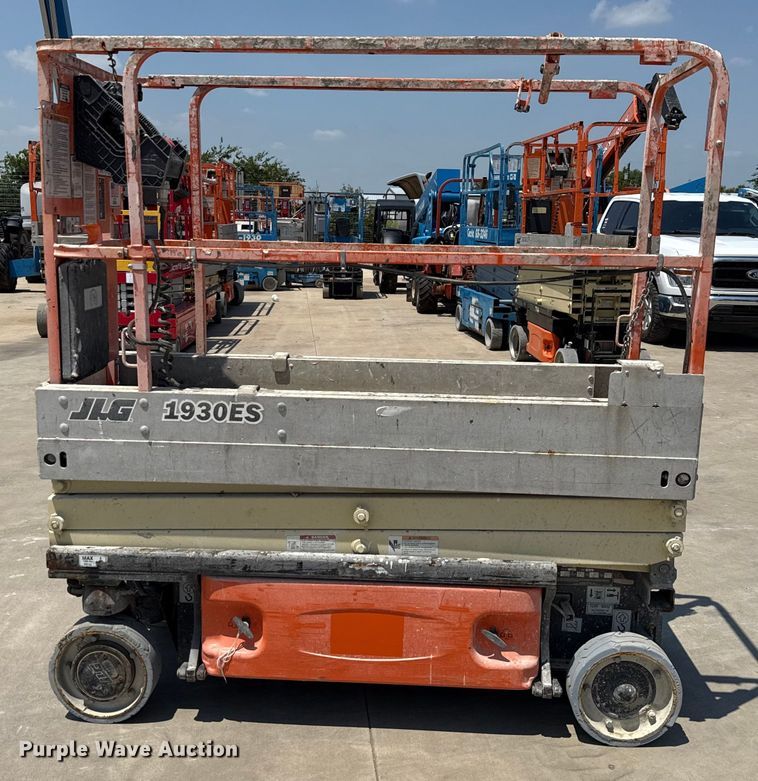 image for item DX5676 2013 JLG 1930ES scissor lift