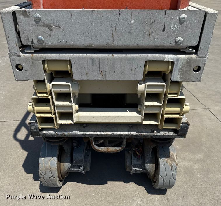image for item DX5676 2013 JLG 1930ES scissor lift