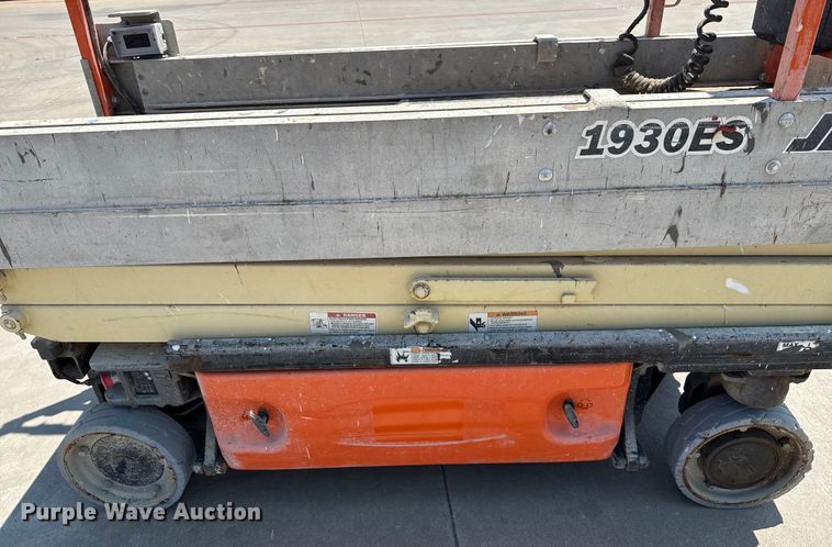 image for item DX5676 2013 JLG 1930ES scissor lift