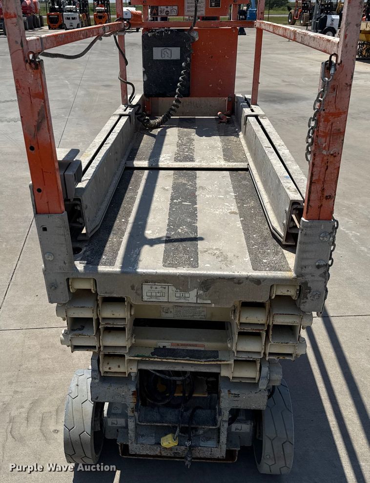 image for item DX5676 2013 JLG 1930ES scissor lift