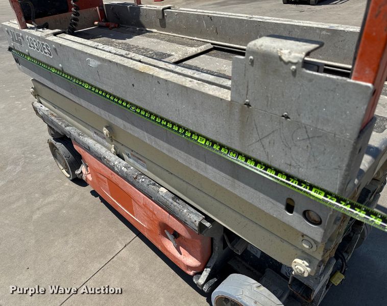 image for item DX5676 2013 JLG 1930ES scissor lift