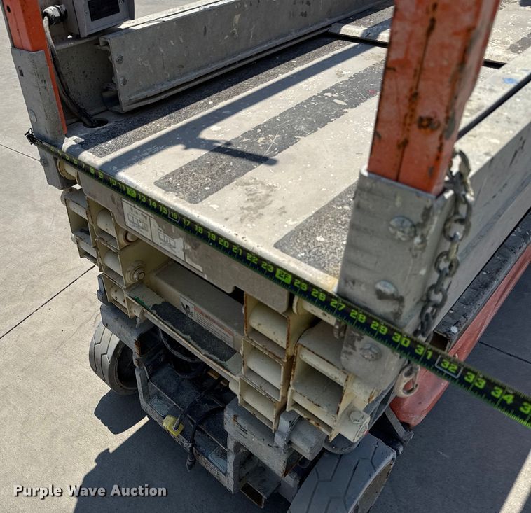 image for item DX5676 2013 JLG 1930ES scissor lift