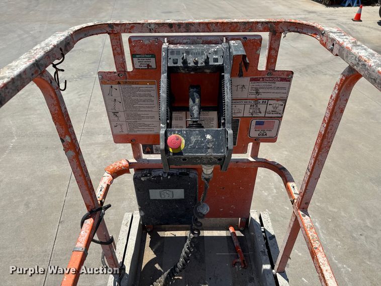 image for item DX5676 2013 JLG 1930ES scissor lift