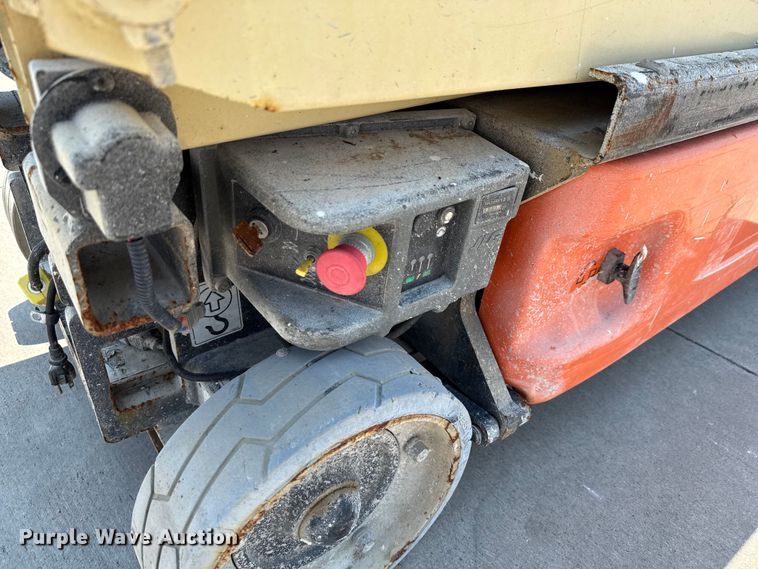 image for item DX5676 2013 JLG 1930ES scissor lift