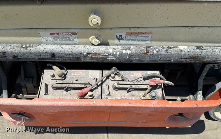 image for item DX5676 2013 JLG 1930ES scissor lift