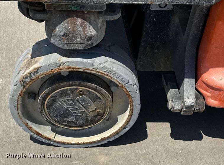 image for item DX5676 2013 JLG 1930ES scissor lift