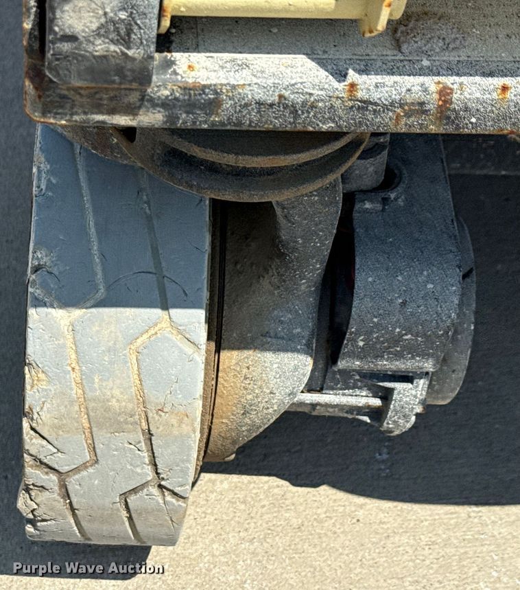 image for item DX5676 2013 JLG 1930ES scissor lift