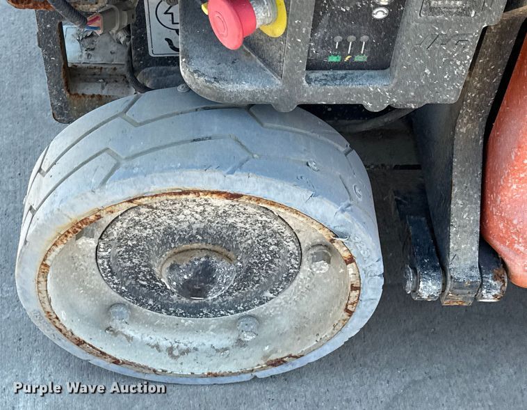 image for item DX5676 2013 JLG 1930ES scissor lift