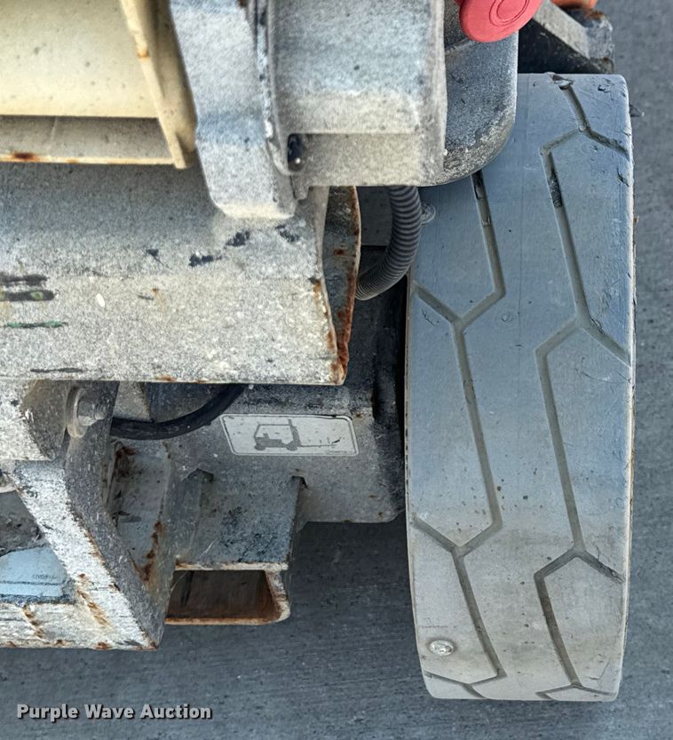 image for item DX5676 2013 JLG 1930ES scissor lift