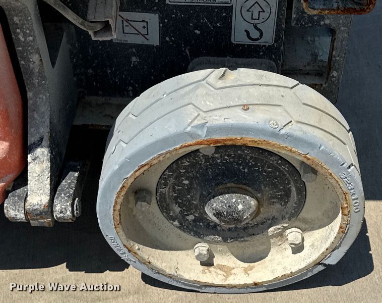 image for item DX5676 2013 JLG 1930ES scissor lift