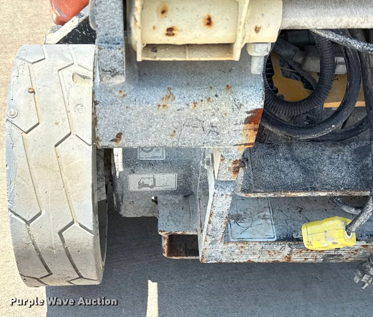 image for item DX5676 2013 JLG 1930ES scissor lift