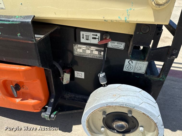 image for item DX5678 2012 JLG 2630ES scissor lift