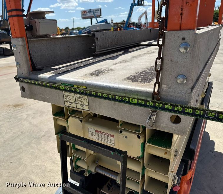 image for item DX5678 2012 JLG 2630ES scissor lift