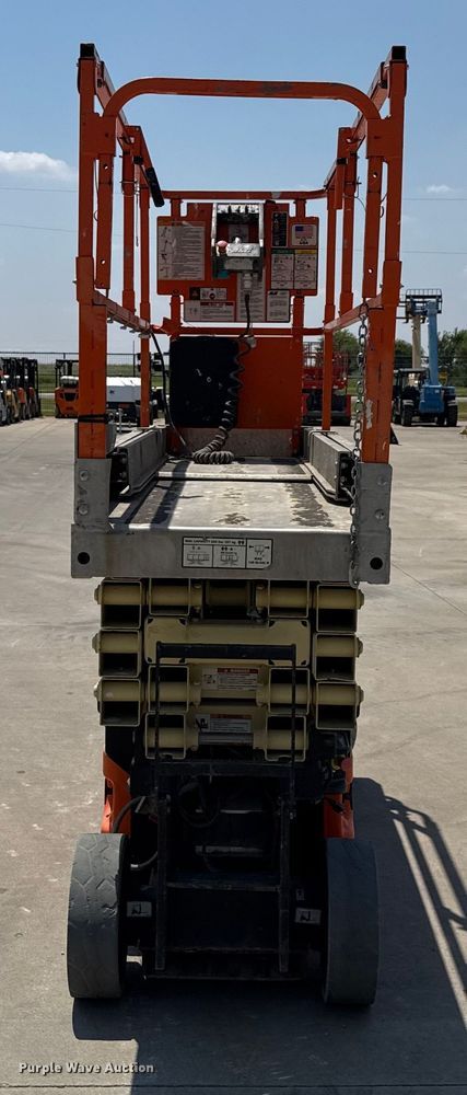 image for item DX5679 2013 JLG 2630ES scissor lift