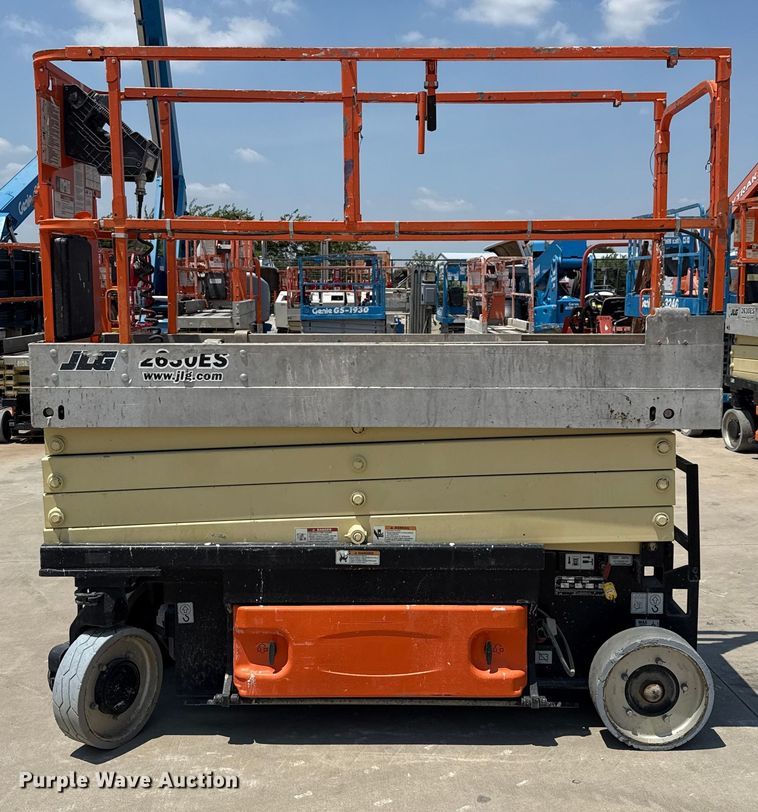 image for item DX5679 2013 JLG 2630ES scissor lift