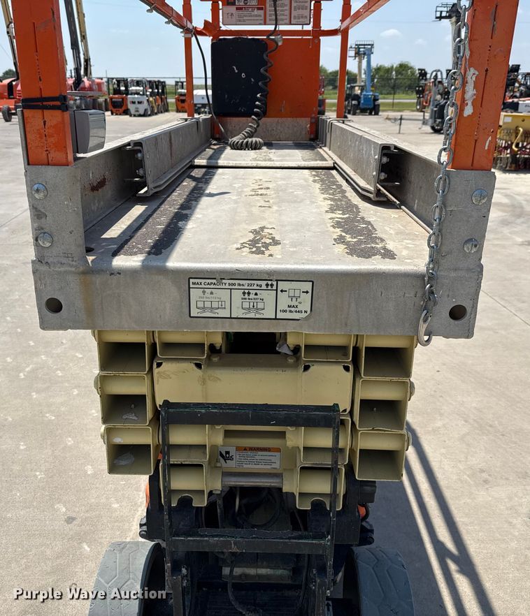 image for item DX5679 2013 JLG 2630ES scissor lift