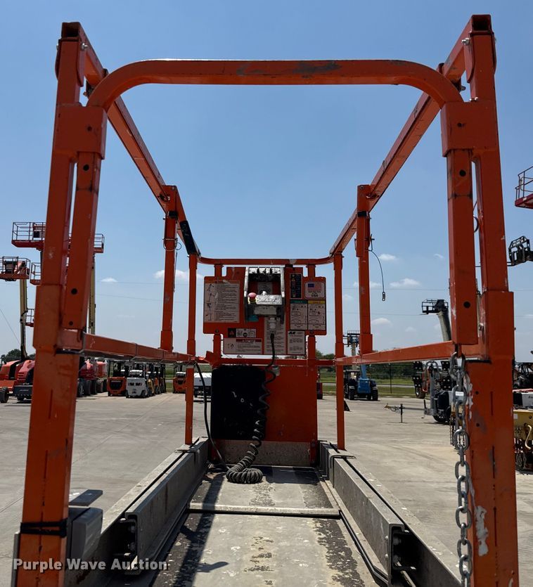 image for item DX5679 2013 JLG 2630ES scissor lift