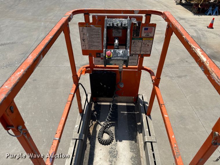 image for item DX5679 2013 JLG 2630ES scissor lift