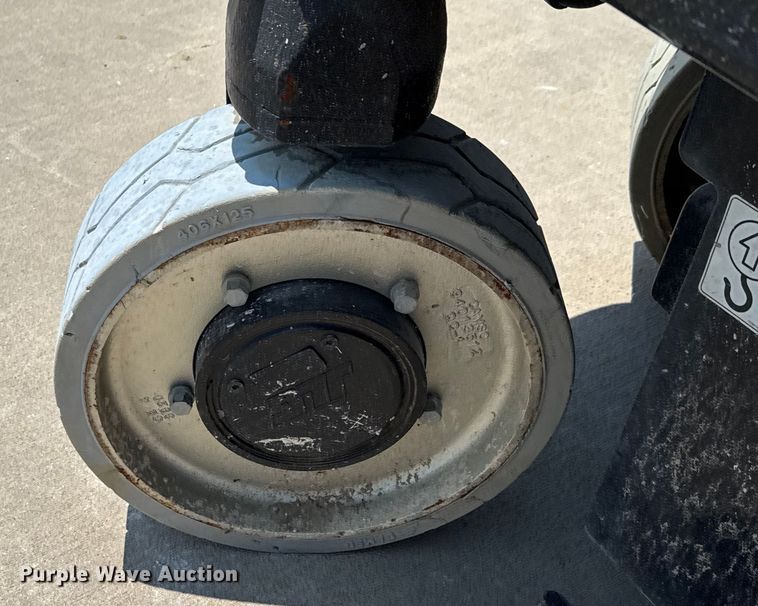 image for item DX5679 2013 JLG 2630ES scissor lift