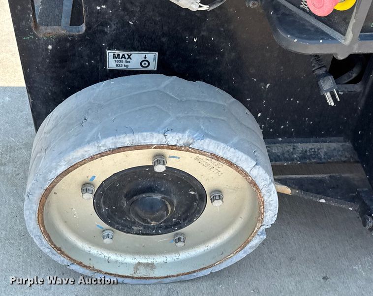 image for item DX5679 2013 JLG 2630ES scissor lift