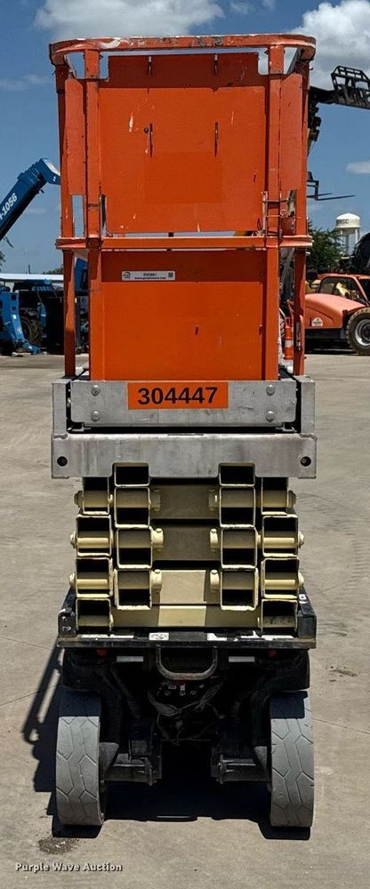 image for item DX5681 2012 JLG 2630ES scissor lift