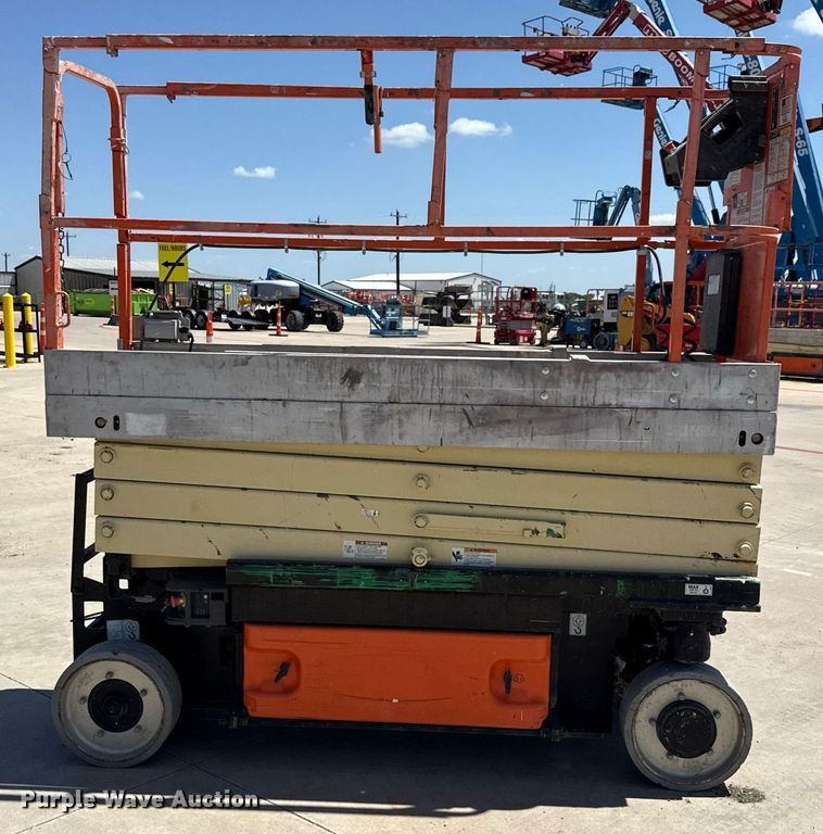 image for item DX5681 2012 JLG 2630ES scissor lift
