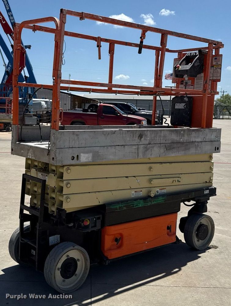 image for item DX5681 2012 JLG 2630ES scissor lift
