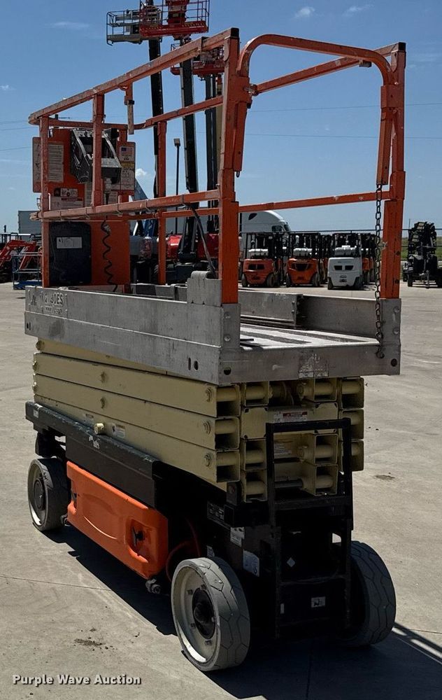 image for item DX5681 2012 JLG 2630ES scissor lift
