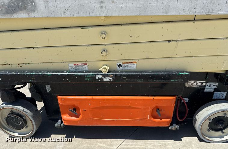 image for item DX5681 2012 JLG 2630ES scissor lift