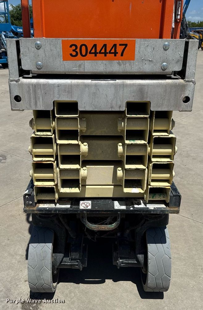 image for item DX5681 2012 JLG 2630ES scissor lift