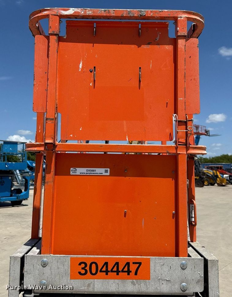 image for item DX5681 2012 JLG 2630ES scissor lift