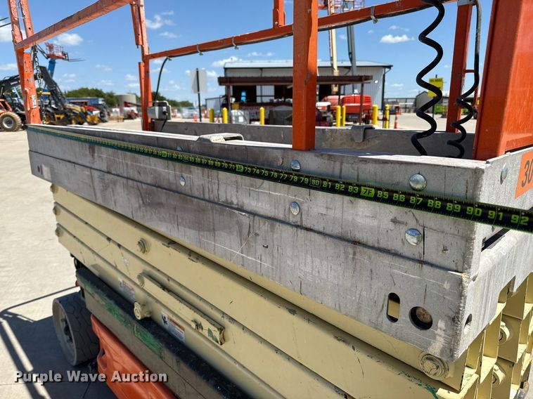 image for item DX5681 2012 JLG 2630ES scissor lift