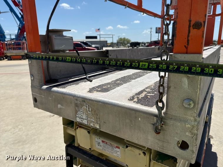 image for item DX5681 2012 JLG 2630ES scissor lift
