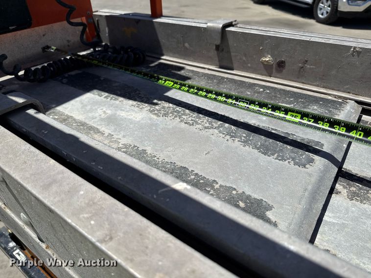 image for item DX5681 2012 JLG 2630ES scissor lift