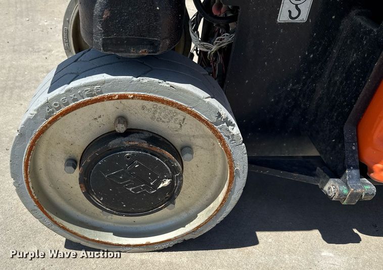 image for item DX5681 2012 JLG 2630ES scissor lift