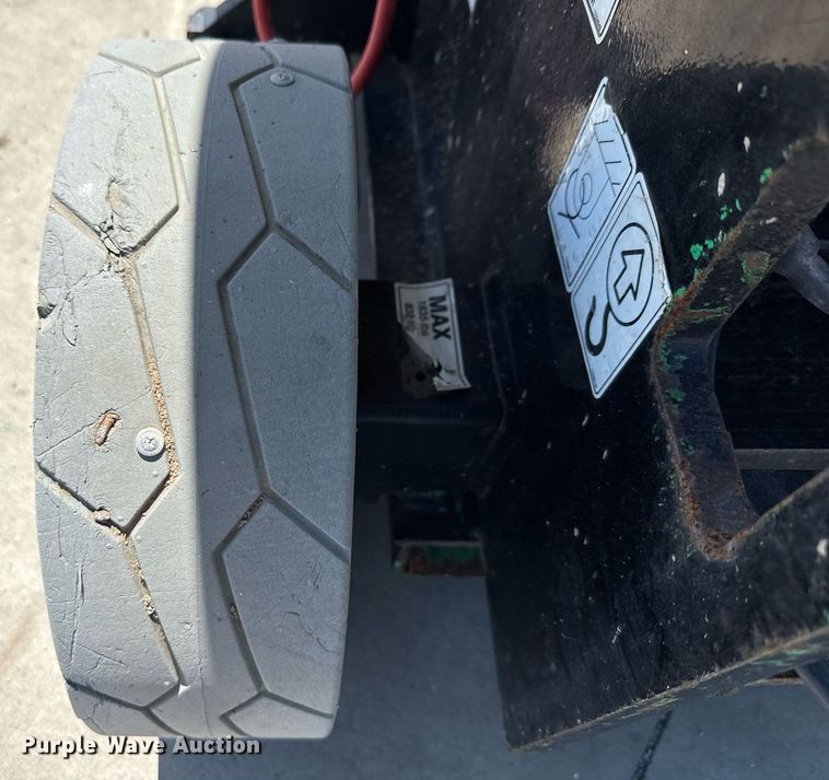 image for item DX5681 2012 JLG 2630ES scissor lift