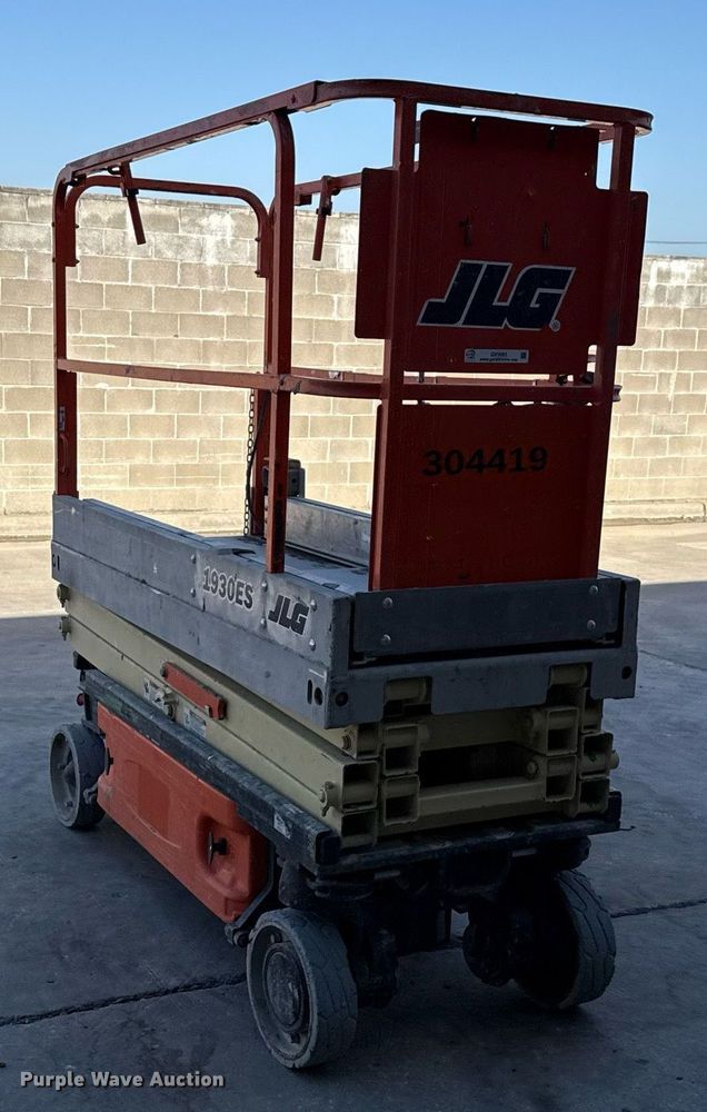 image for item DX5683 2011 JLG 1930ES scissor lift