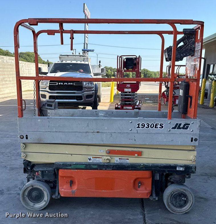 image for item DX5683 2011 JLG 1930ES scissor lift