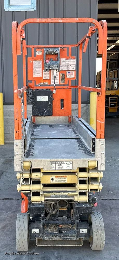 image for item DX5683 2011 JLG 1930ES scissor lift