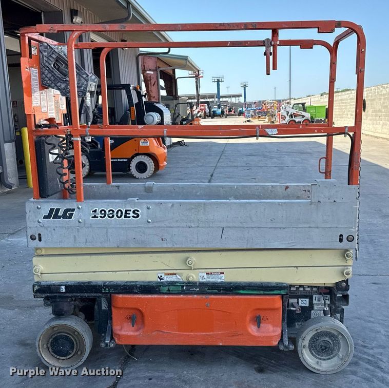 image for item DX5683 2011 JLG 1930ES scissor lift
