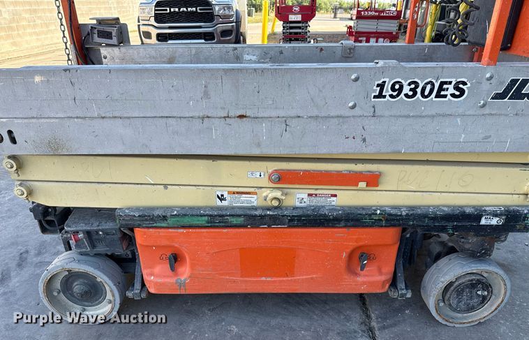 image for item DX5683 2011 JLG 1930ES scissor lift