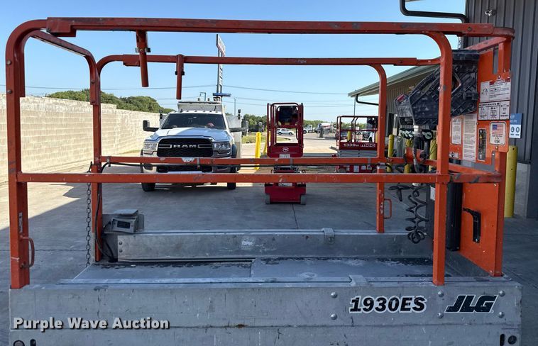 image for item DX5683 2011 JLG 1930ES scissor lift